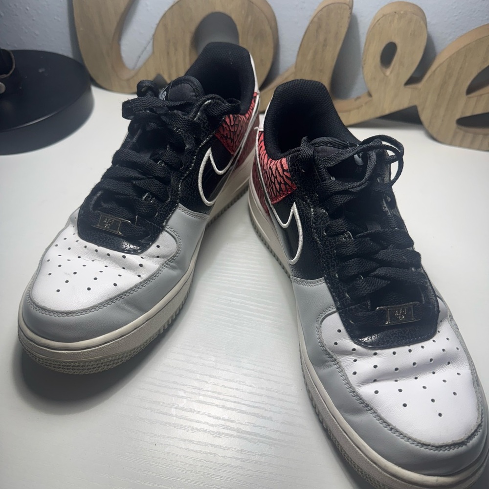 Nike Men's Black and White Sneakers